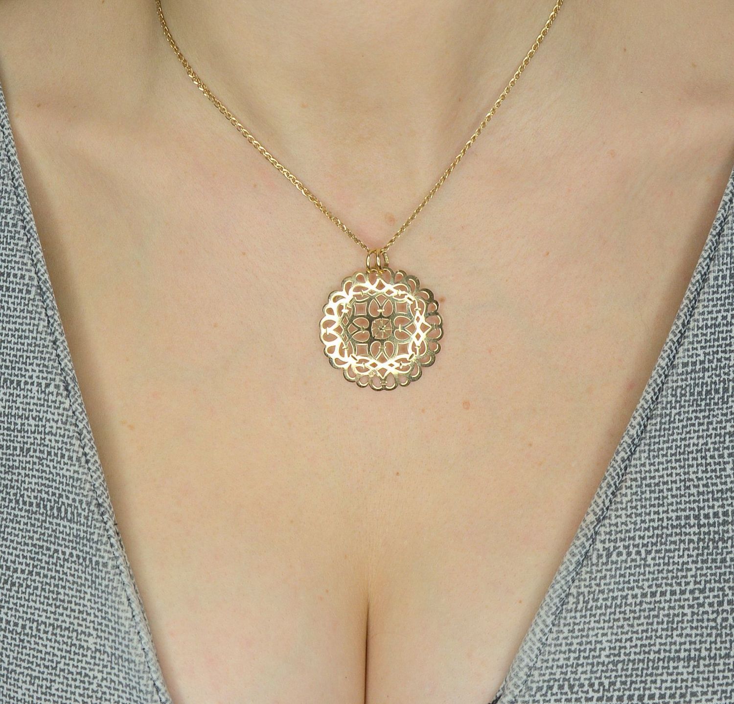 Złota zawieszka 585 kółko z wzorem GR Z8.jpg